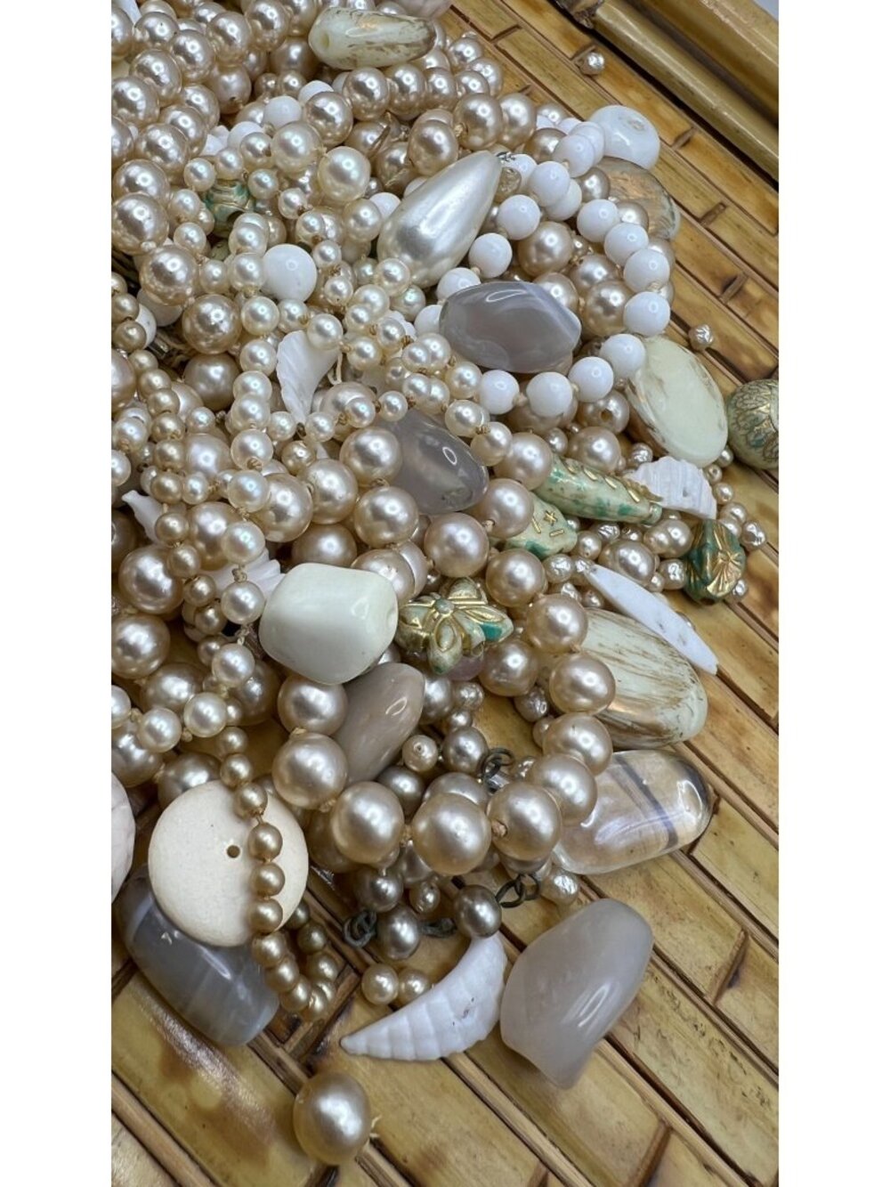 Mixed Lot Of Assorted Beads & Faux Pearls For Jewelry Crafting - Picture 3 of 3